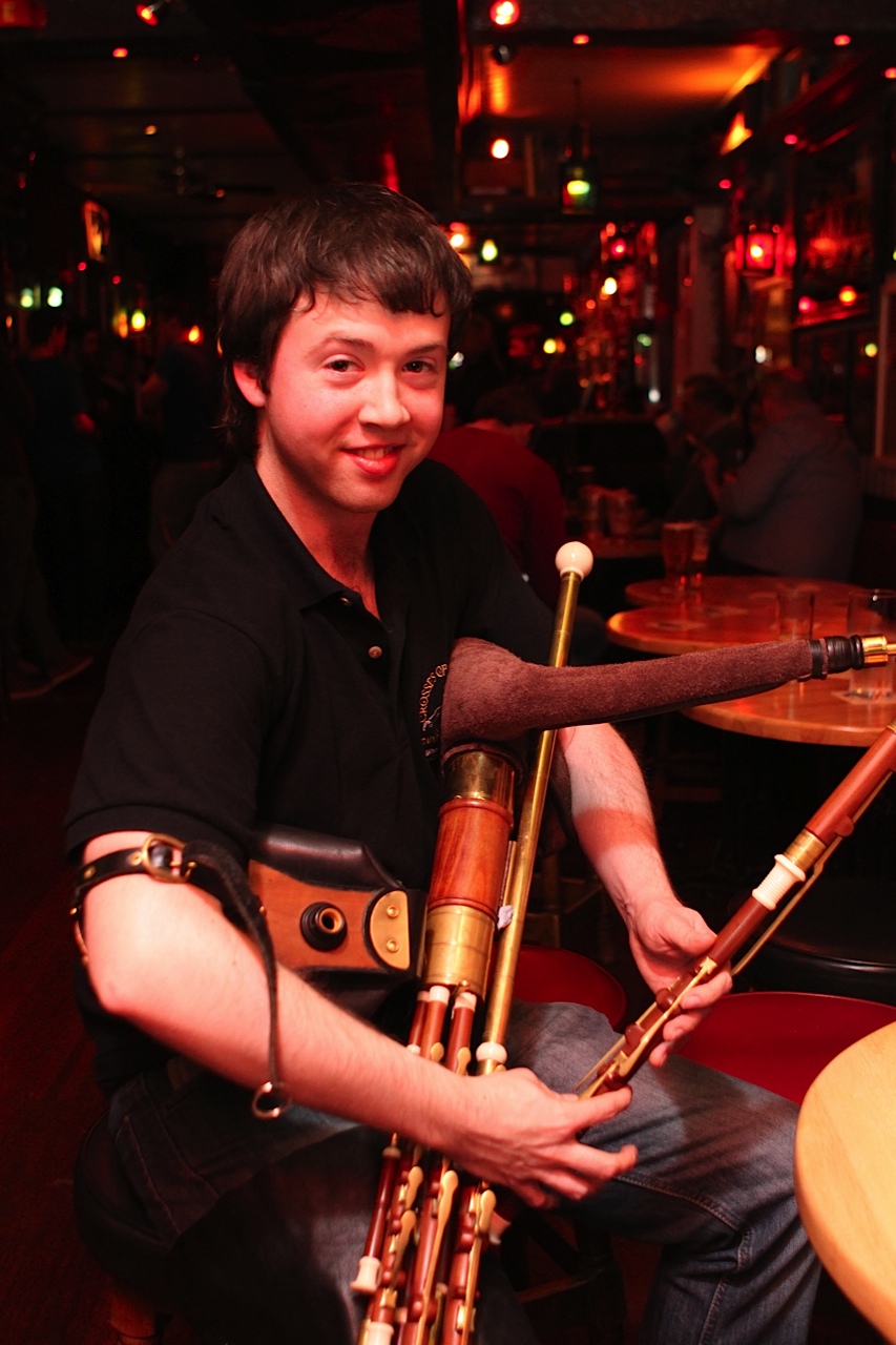 Caoimhín Local Bar pipes