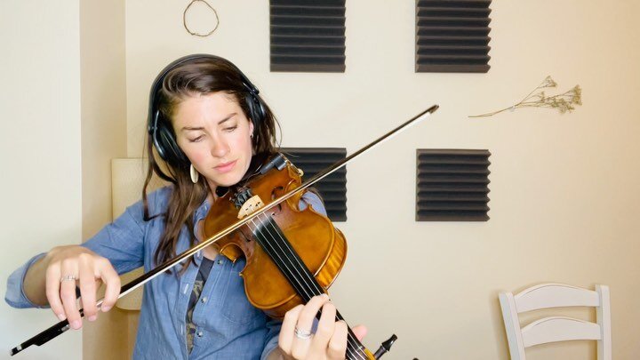 Time for a new tune 🎻
@kianajuneweber 
...
ANYONE WANT TO LEARN THIS ONE WITH ME?? &gt;&gt;&gt;&gt;&gt;&gt;
~к&iota;&alpha;&eta;&alpha;
.
#fiddle #tradmusic #irishmusic #irishmusician #folkmusic #fiddletune #FIDDLECLUB #kianajune #violin #violinist 