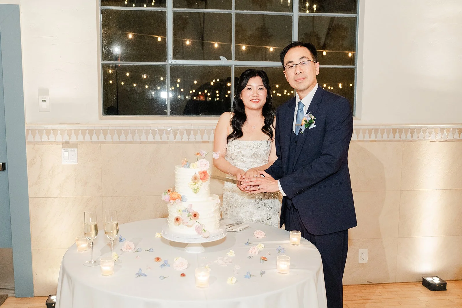 Constance and Lawrence cutting their cake, photographed by One and Only Production