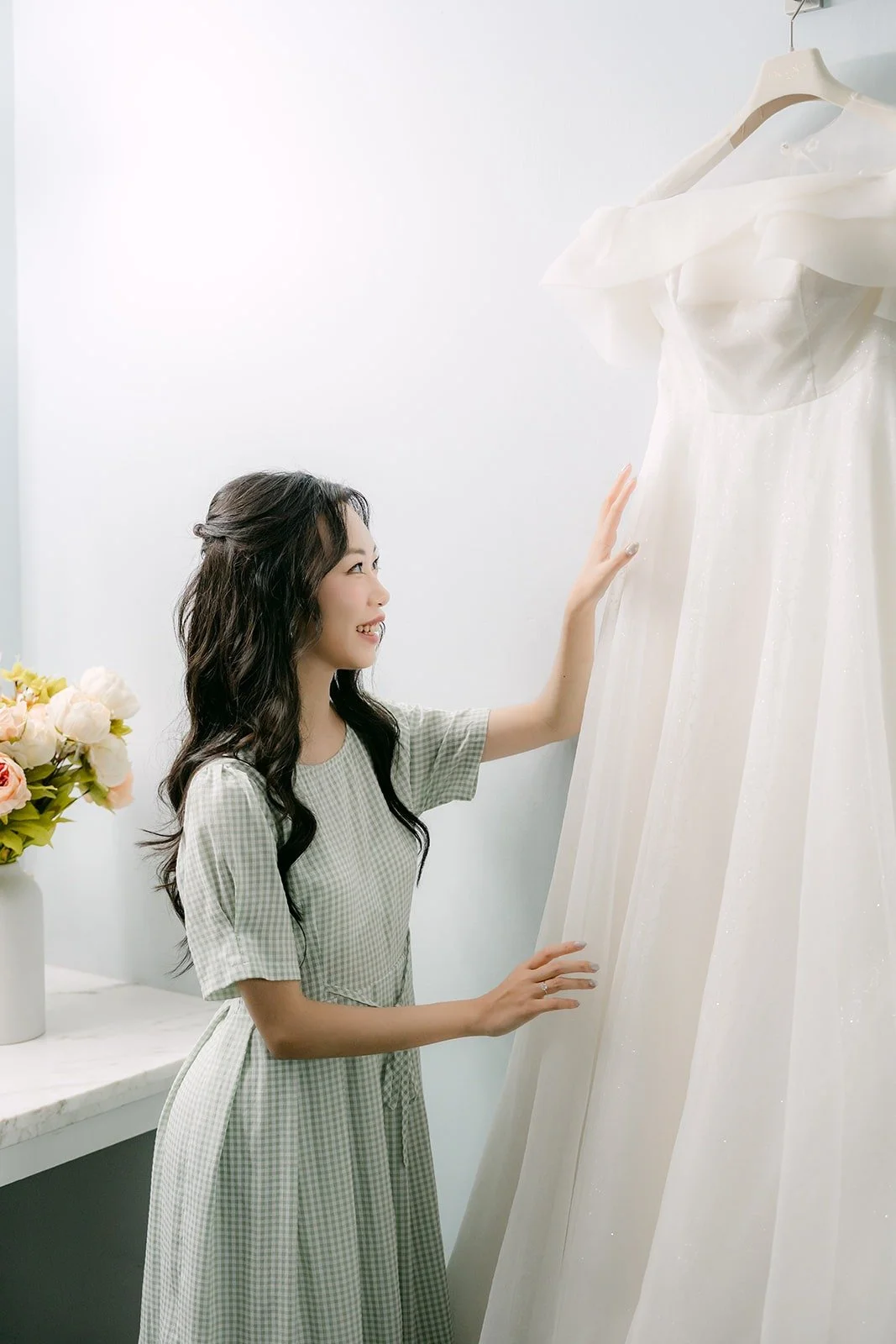 Jeannie reaching for her gown before getting dressed