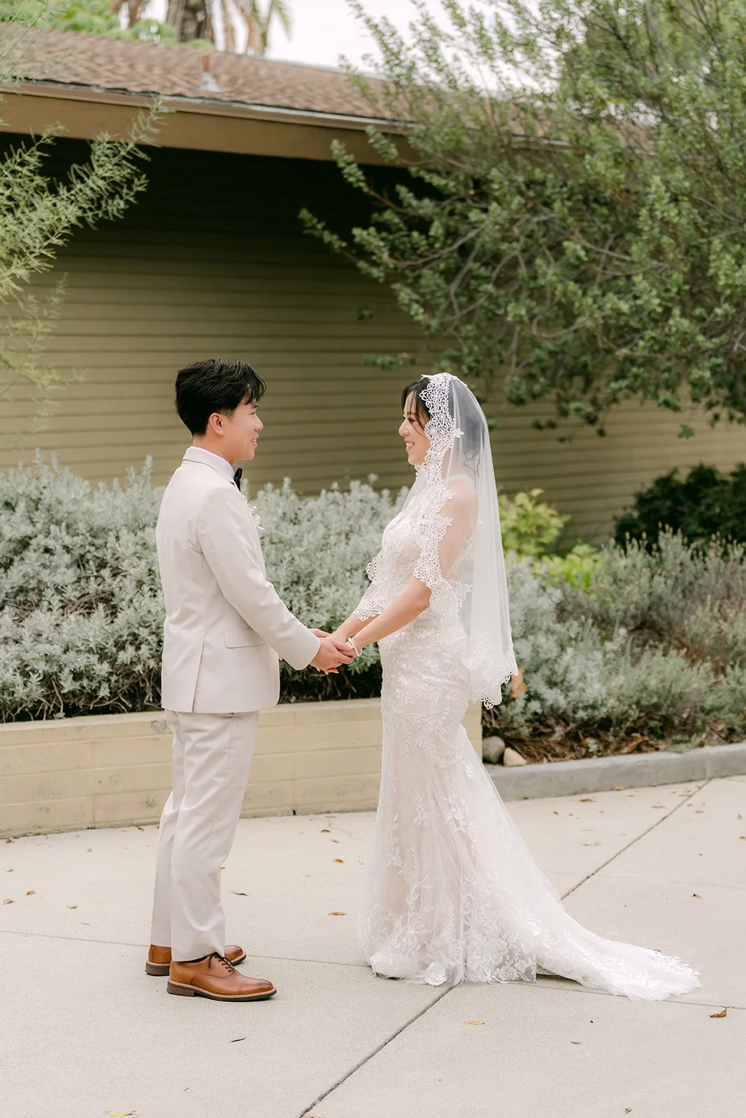Elaine and Wen holding hands during the first look.