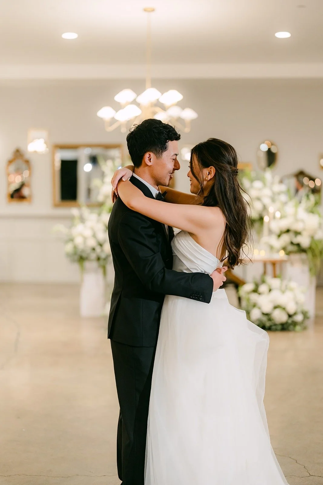 Jadee and Richard close together on the dance floor