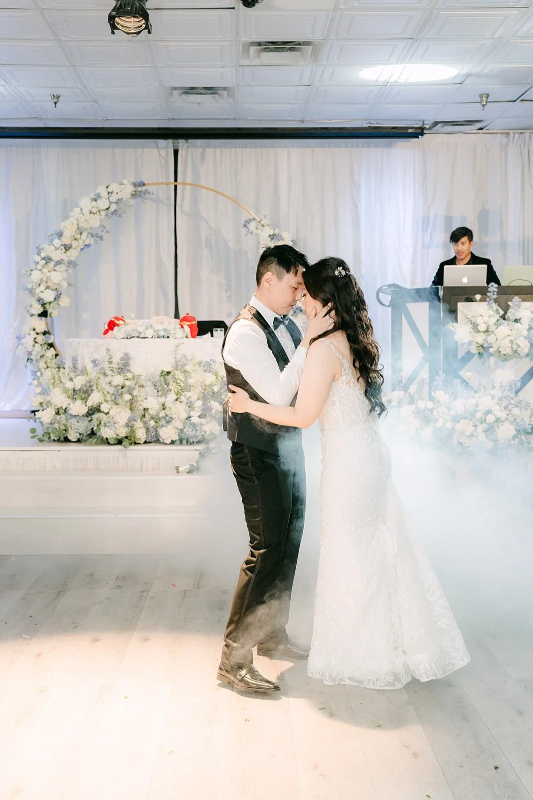 Emily and James starting their choreographed first dance