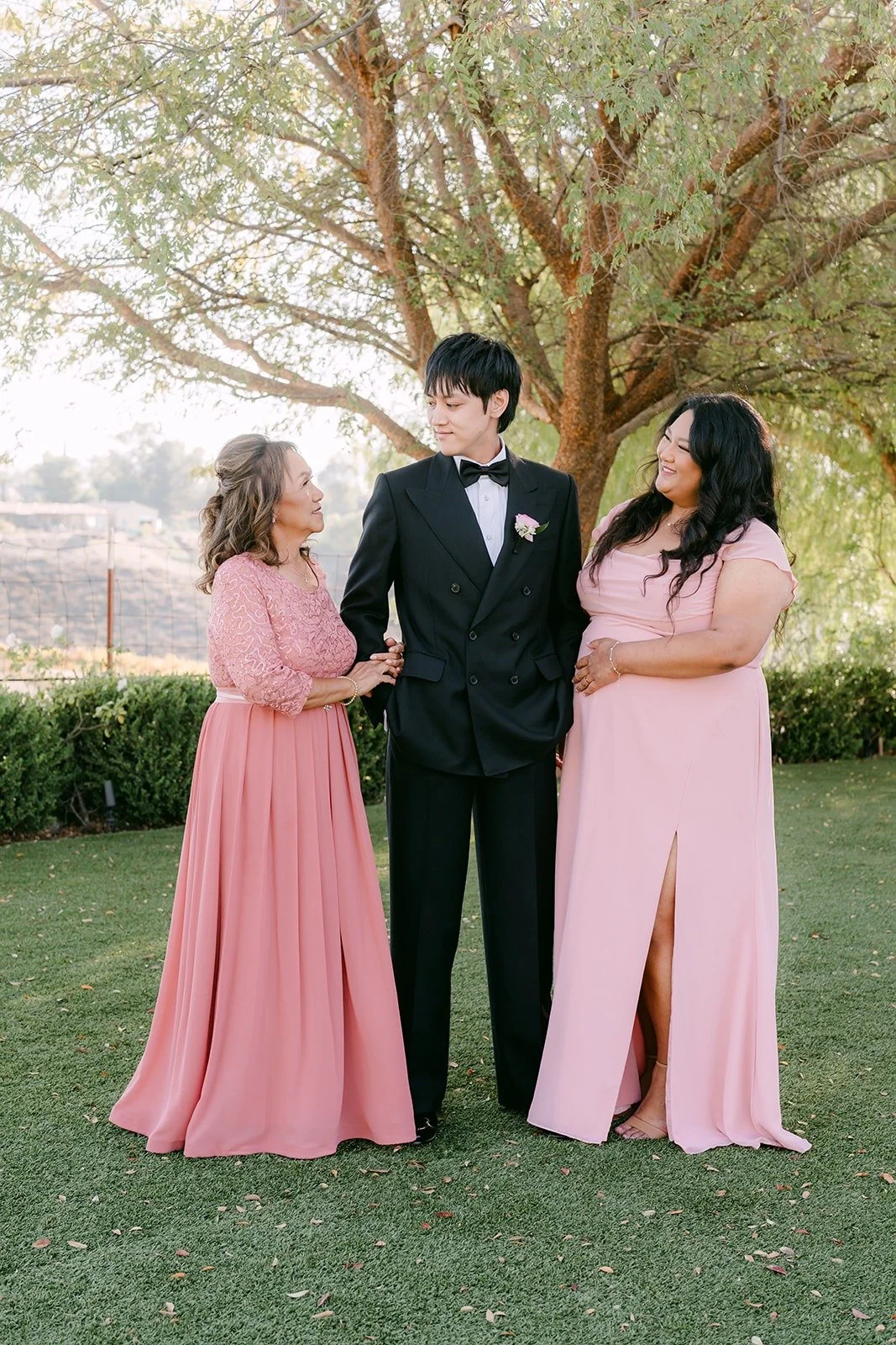 Job with two bridesmaids in dusty pink gowns