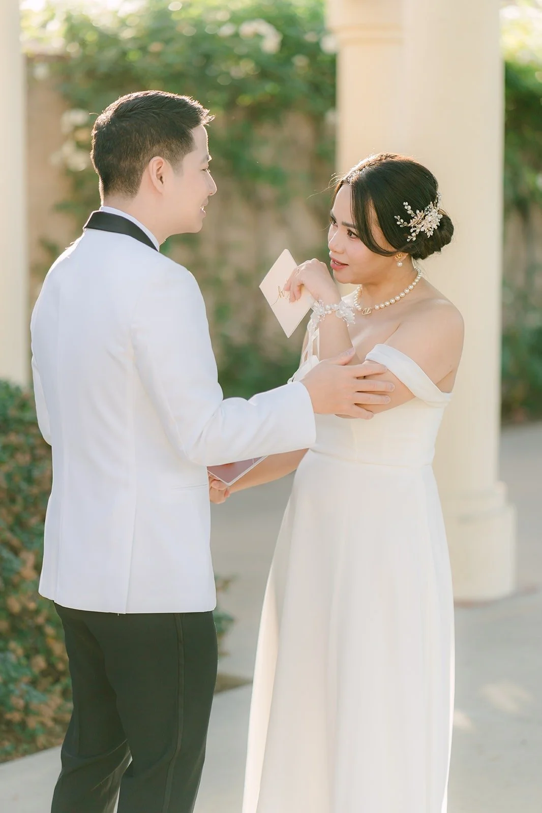 Chungman reading his private vows to Ivy