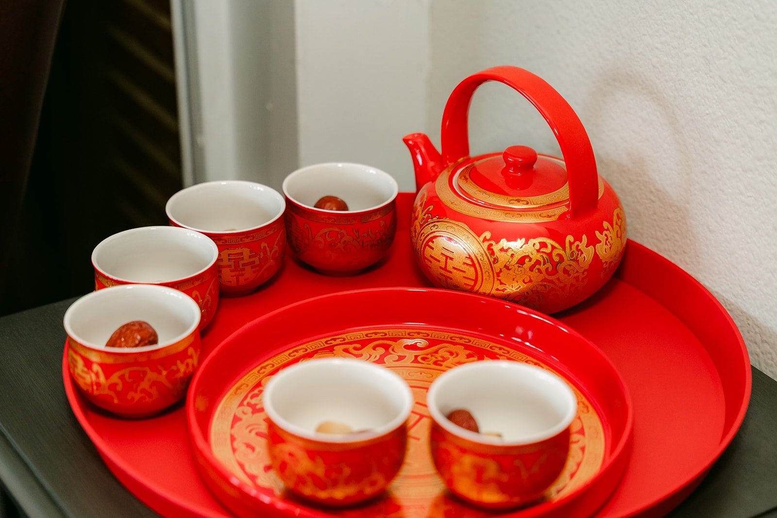 Red tea set on a lacquer tray for the tea ceremony