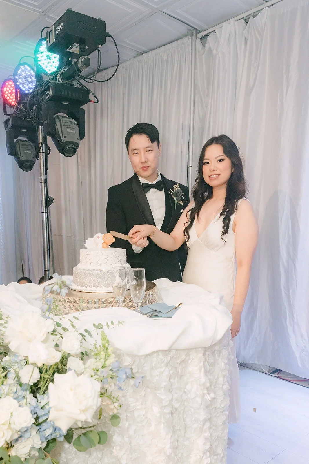 Emily and James cutting their cake
