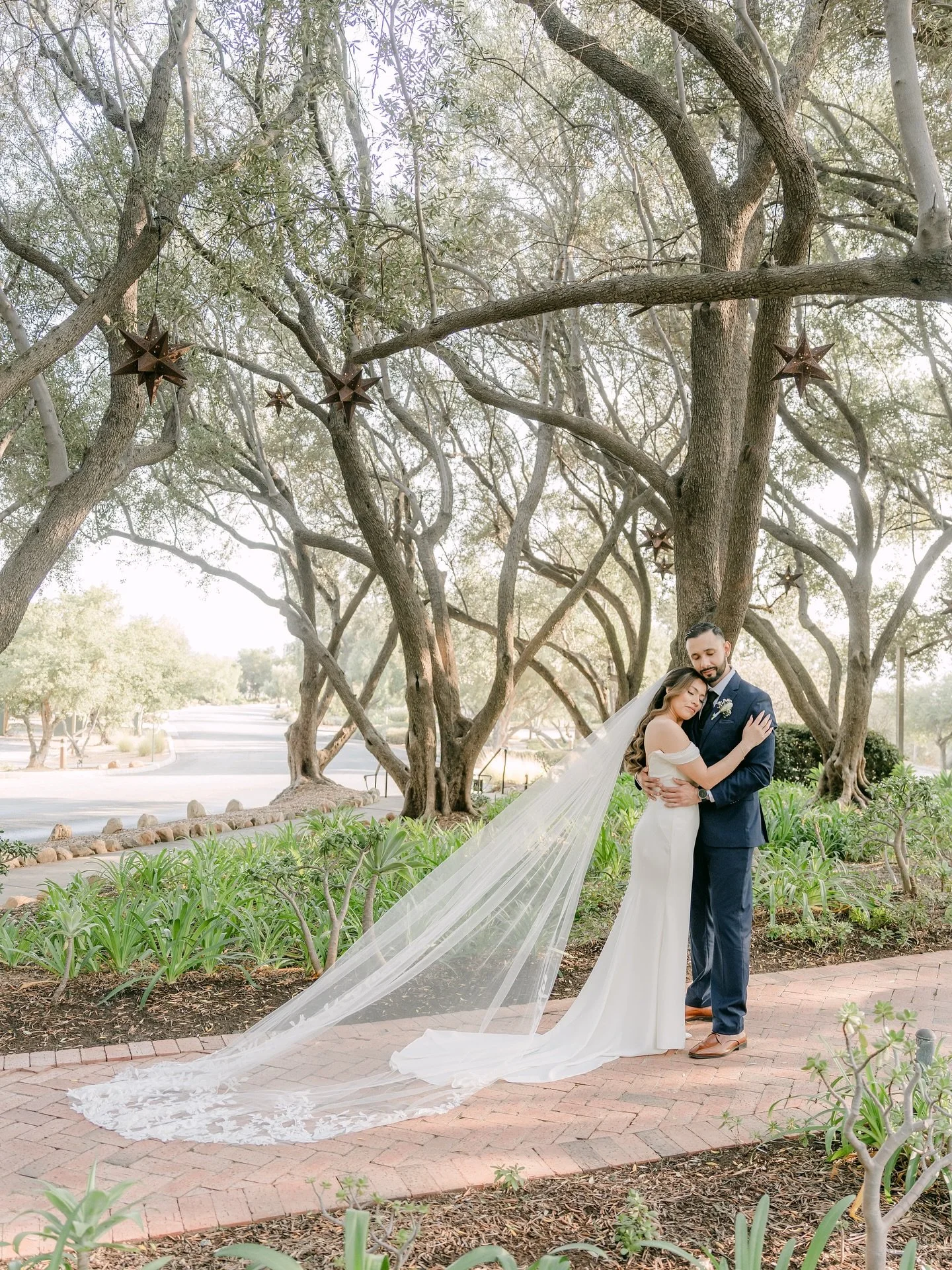 Sneak peek into this magical moments with M&amp;D romance in one of the most romantic, garden wedding with the most iconic breathtaking venue @paduaweddings 
.
Photo&amp;Video @oneandonlyproduction 
Makeup @beautybylexoxo 
Floral @figureeightevents 
