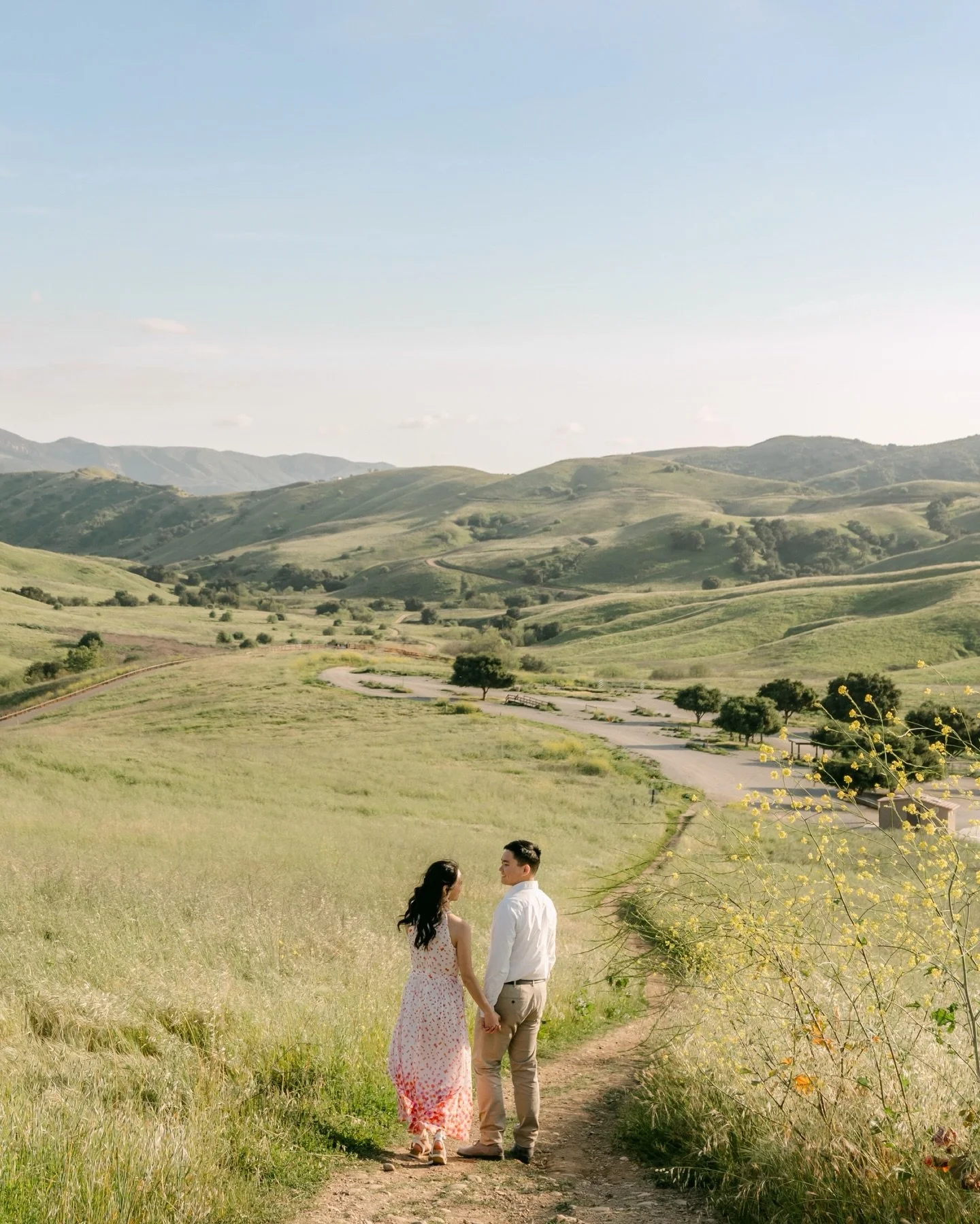 Can&rsquo;t stop falling in love with Mountain View like this ⛰️ B&amp;H, see you guys. 05.16.26.

Like a love note written in soft light and open skies.
Steady, peaceful, and endlessly yours 🤍
.
@briho198 
.
#chinohillsstatepark #laphotography #mou