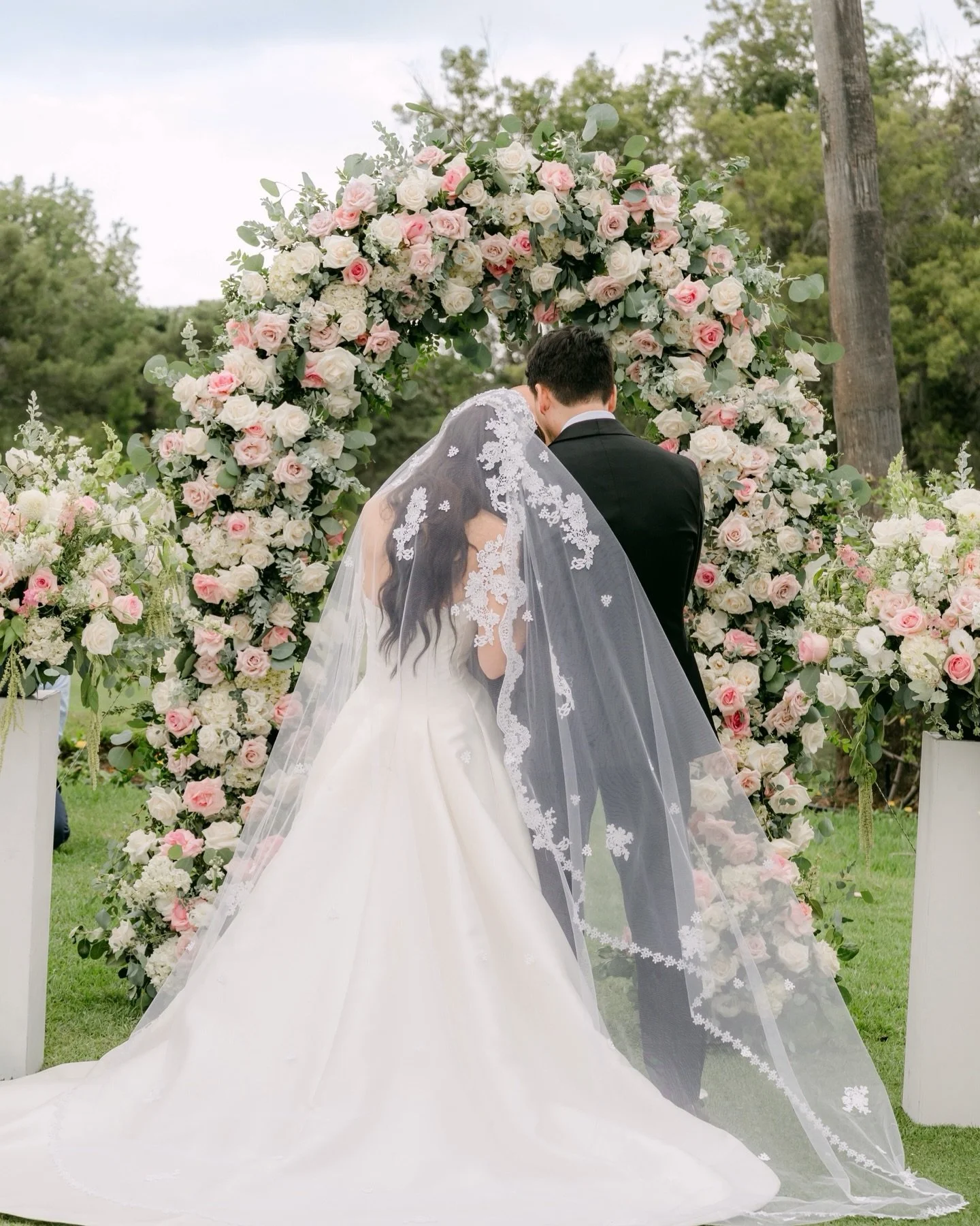 Chill morning with the girls. 
Good laughs, good music, good vibes.
A little hug with each other and they are ready to spend time together for the rest of their life. 

Venue @loscoyotesccevents 
Photo &amp; Video @oneandonlyproduction 
Coordinate @b