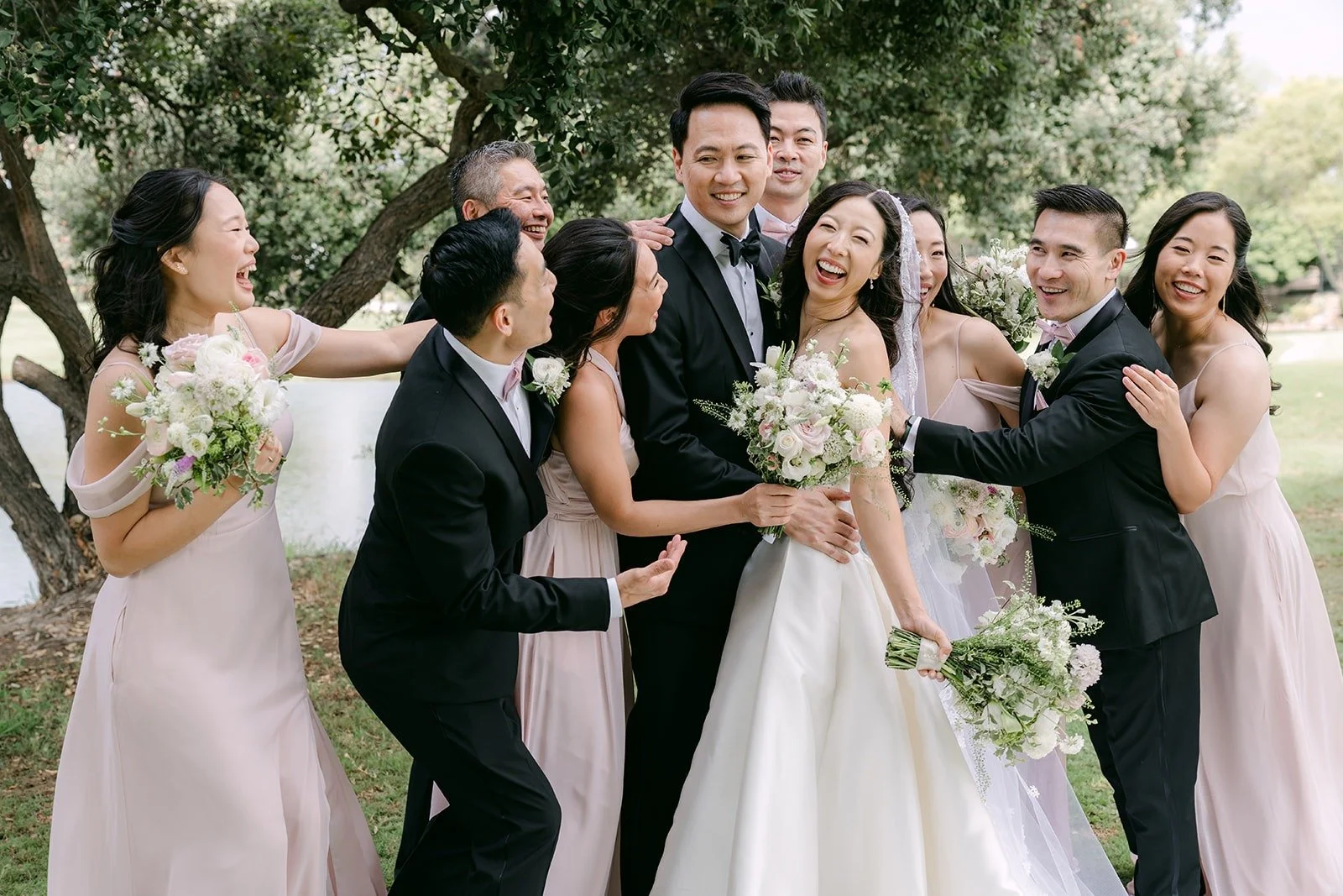 The wedding party cheering around Kristine and William, photographed by One and Only Production