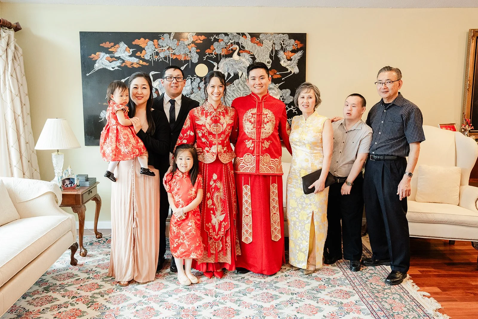 The whole family together after the tea ceremony, photographed by One and Only Production.