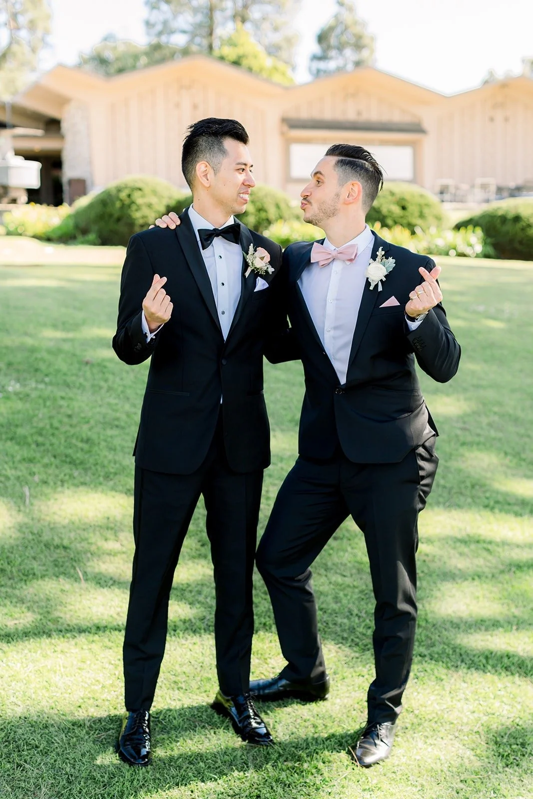 David and a groomsman striking a pose at Los Verdes