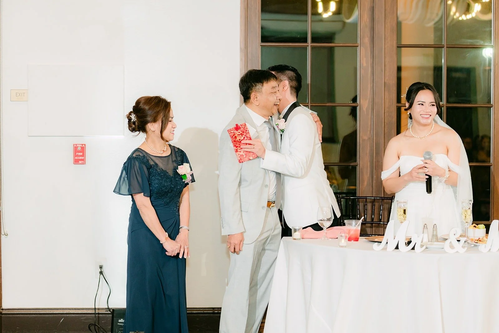 Ivy and Chungman visiting tables during the table rounds