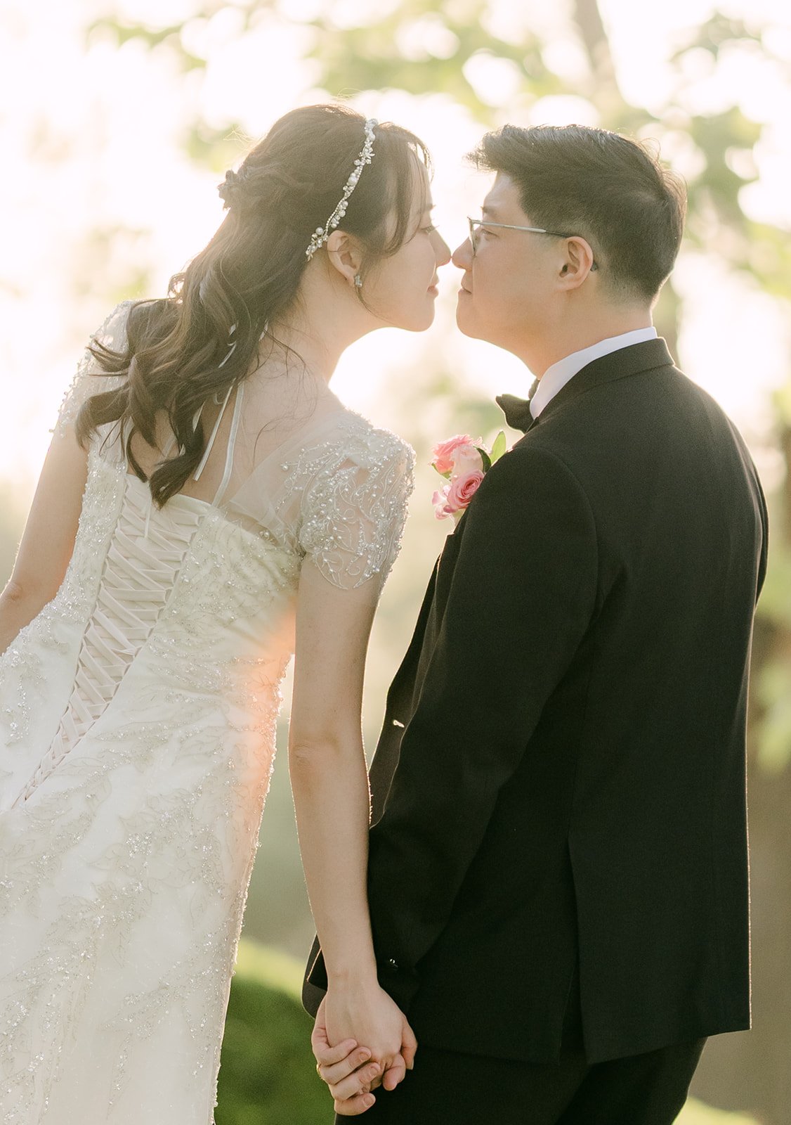 Judy and Joshua sharing a kiss