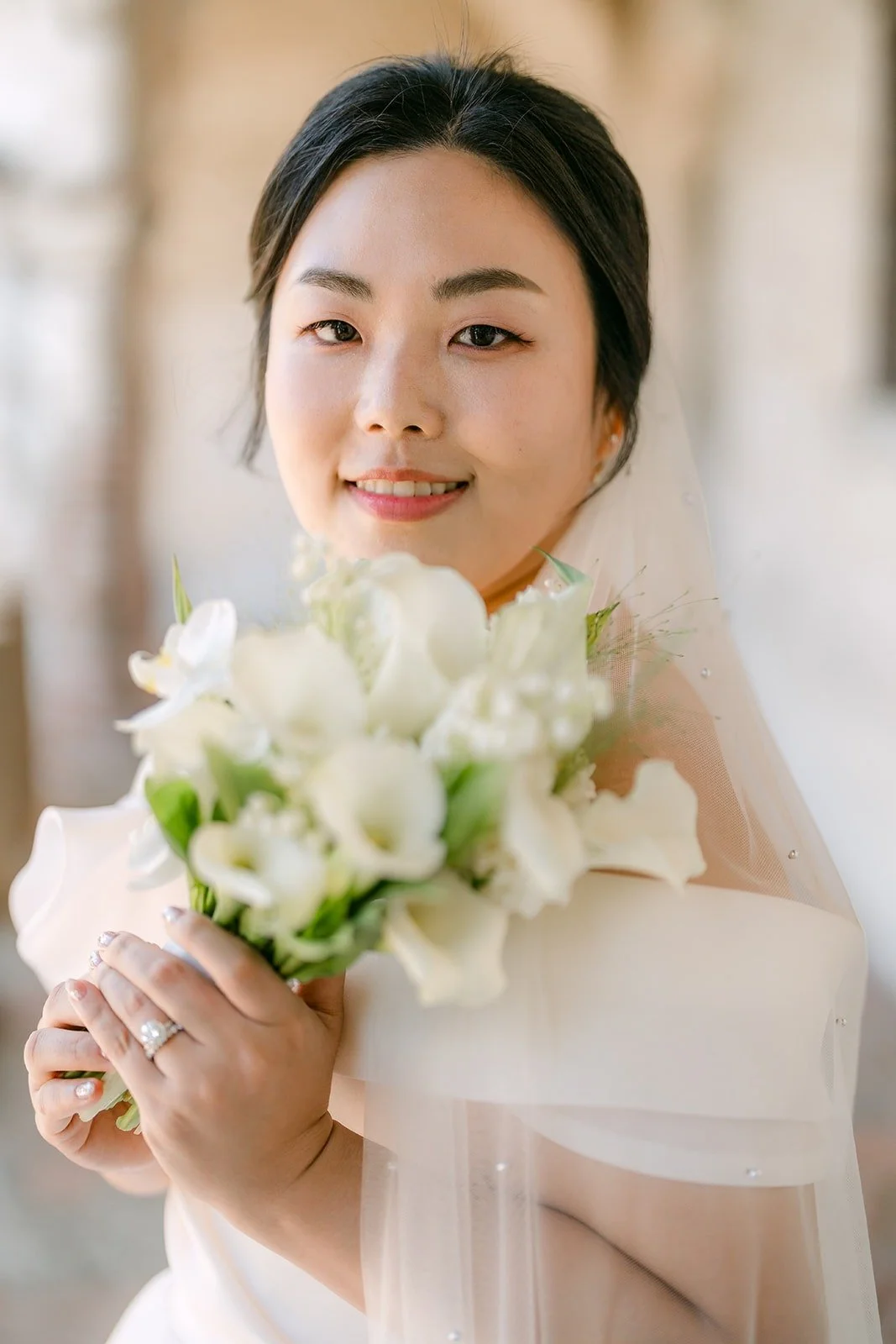 Chorok smiling with her white bouquet