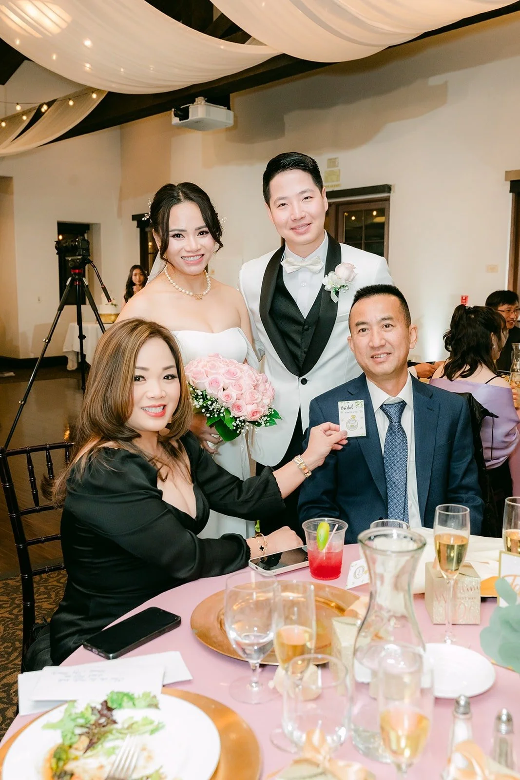 Ivy and Chungman greeting family at their table, photographed by One and Only Production