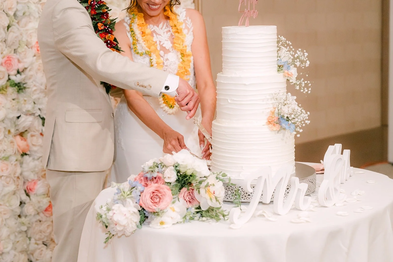 Close view of Francesca and Daniel slicing the cake, photographed by One and Only Production