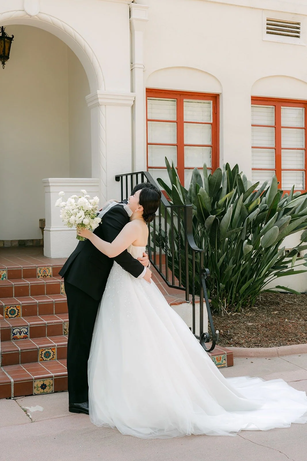 Amy and Sam hugging after their first look