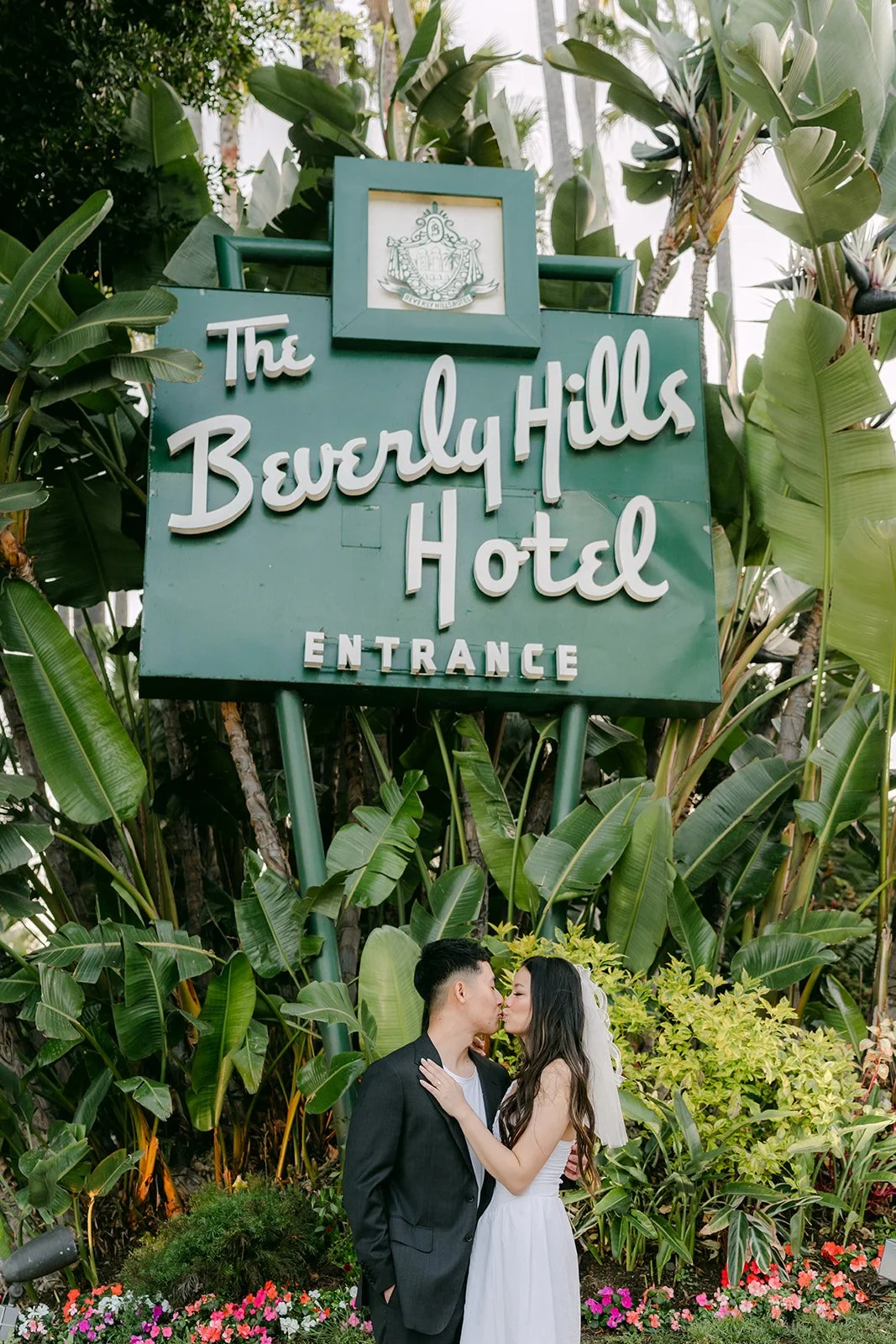 Jadee and Richard share a kiss below the Beverly Hills Hotel sign.