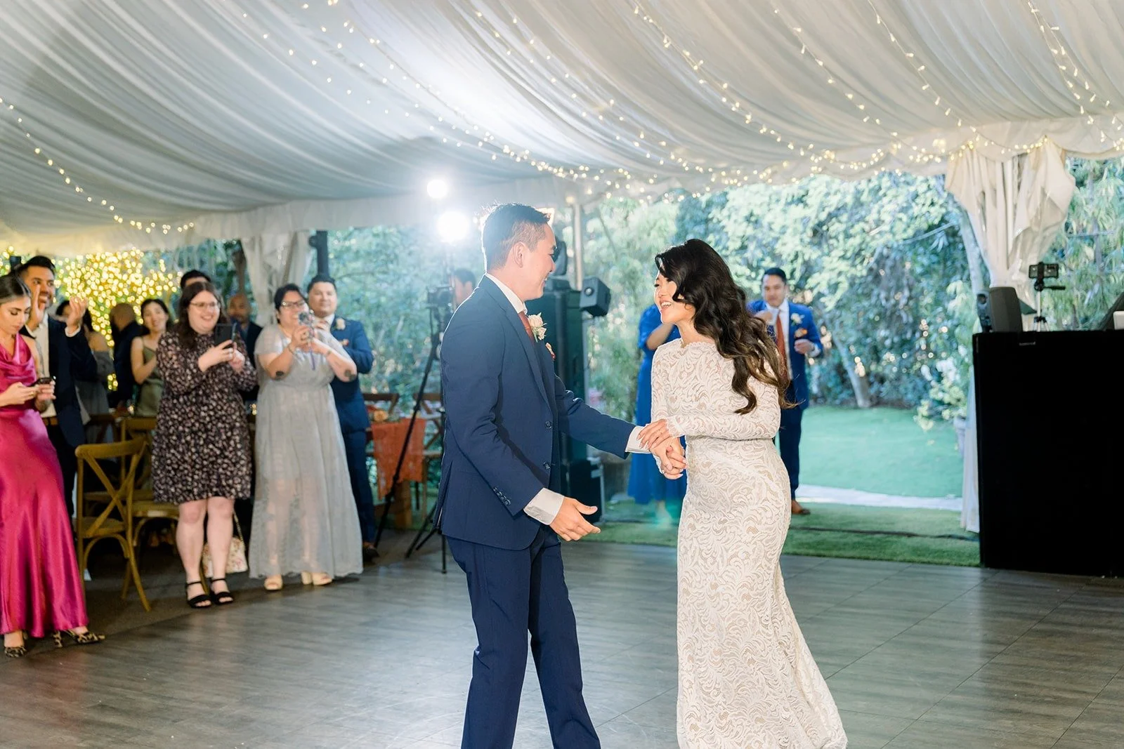 Hannah and Vincent beginning their first dance