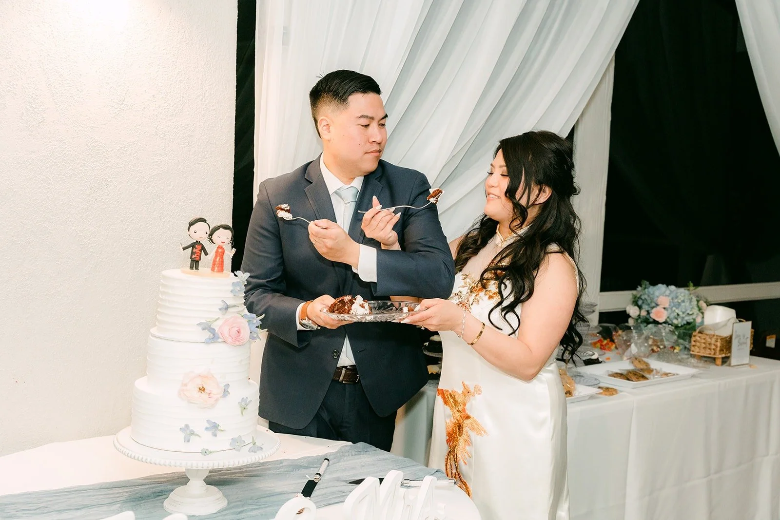 Florence and Jordan smiling after the cake cutting, photographed by One and Only Production
