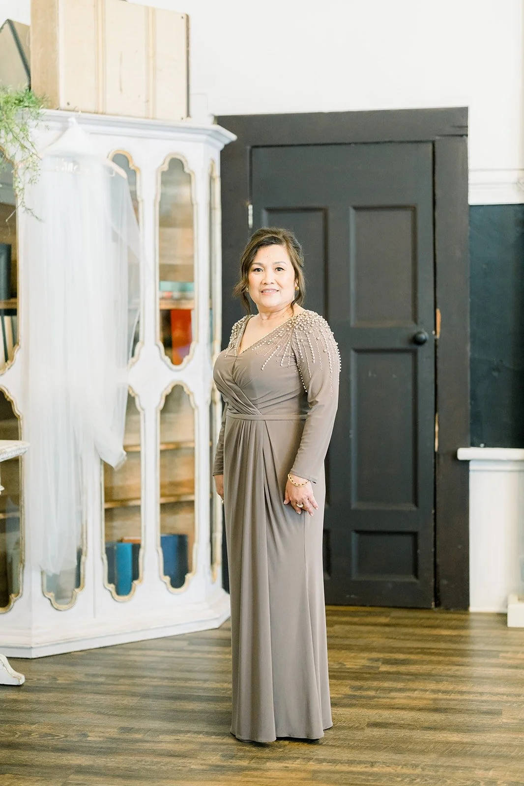 Hannah's mom waiting for the first look
