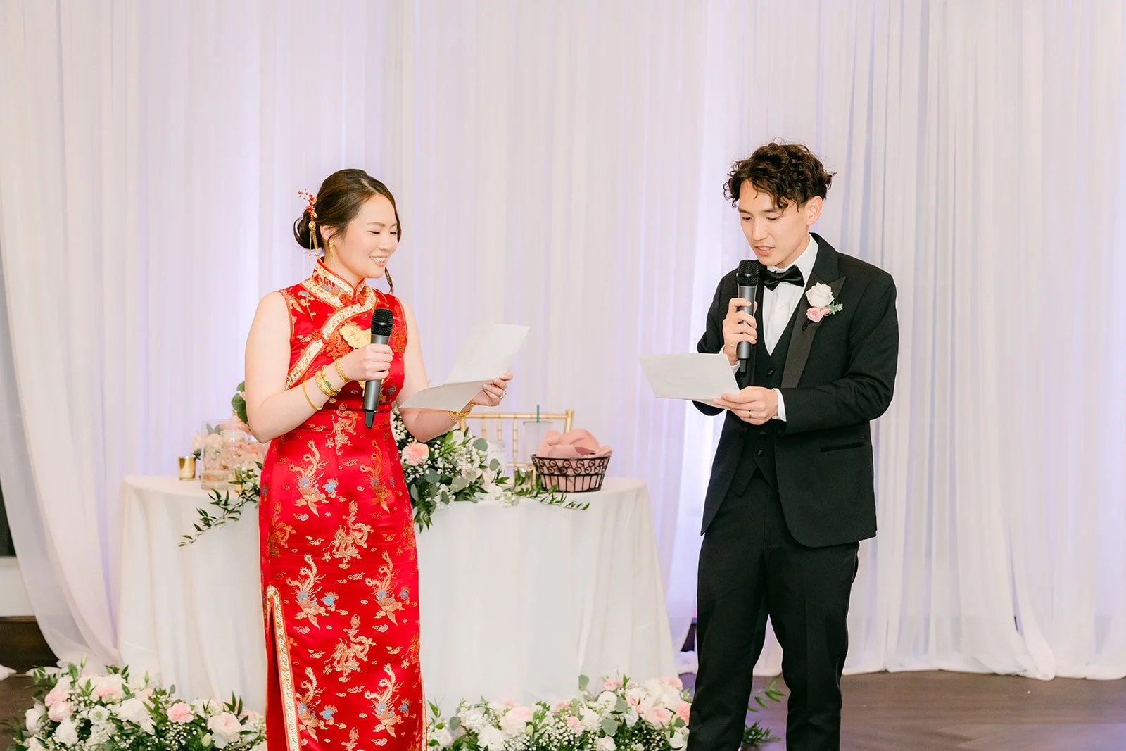 Victoria and Tony singing A Whole New World for their guests