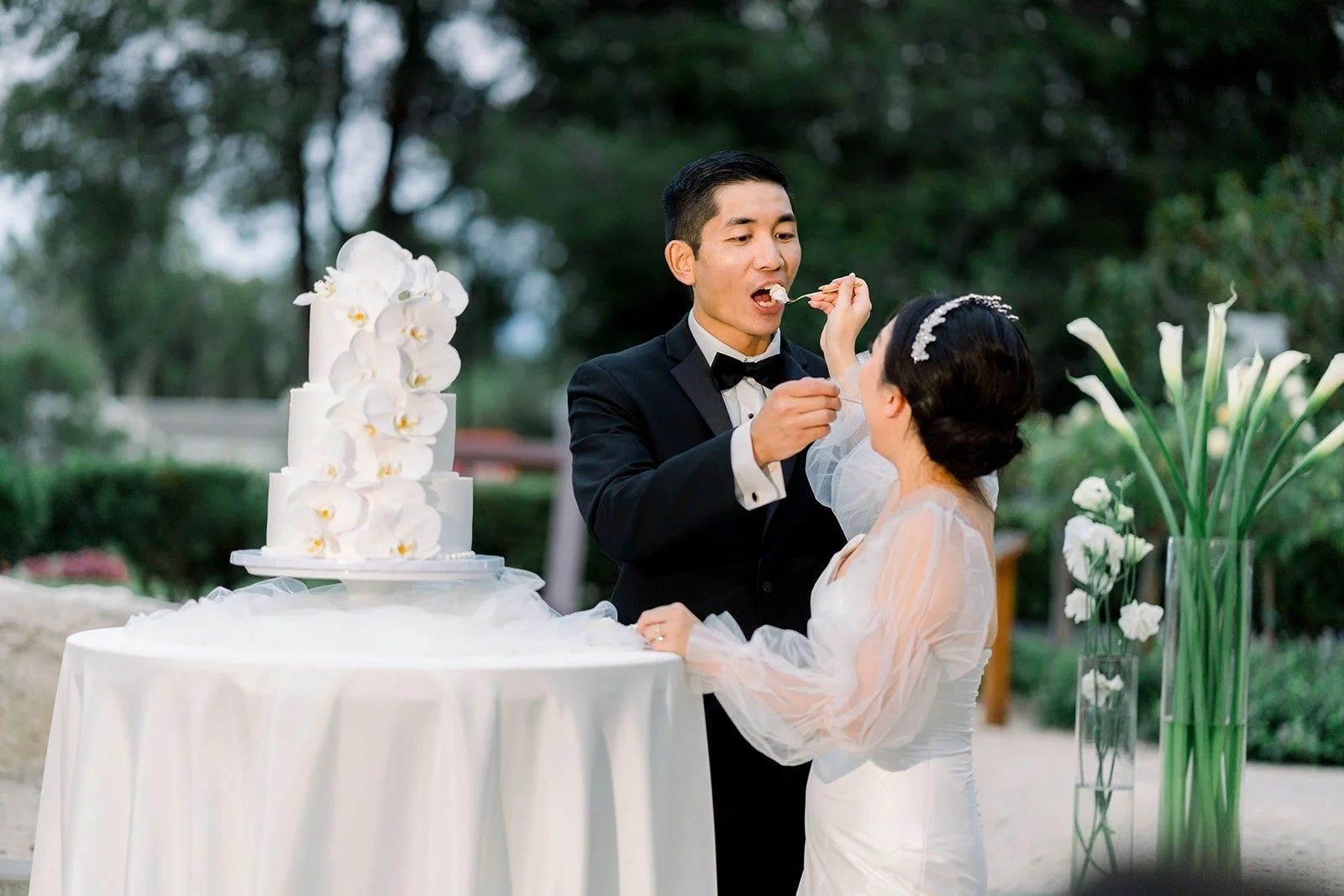 Steven feeds Jacinda a bite of cake