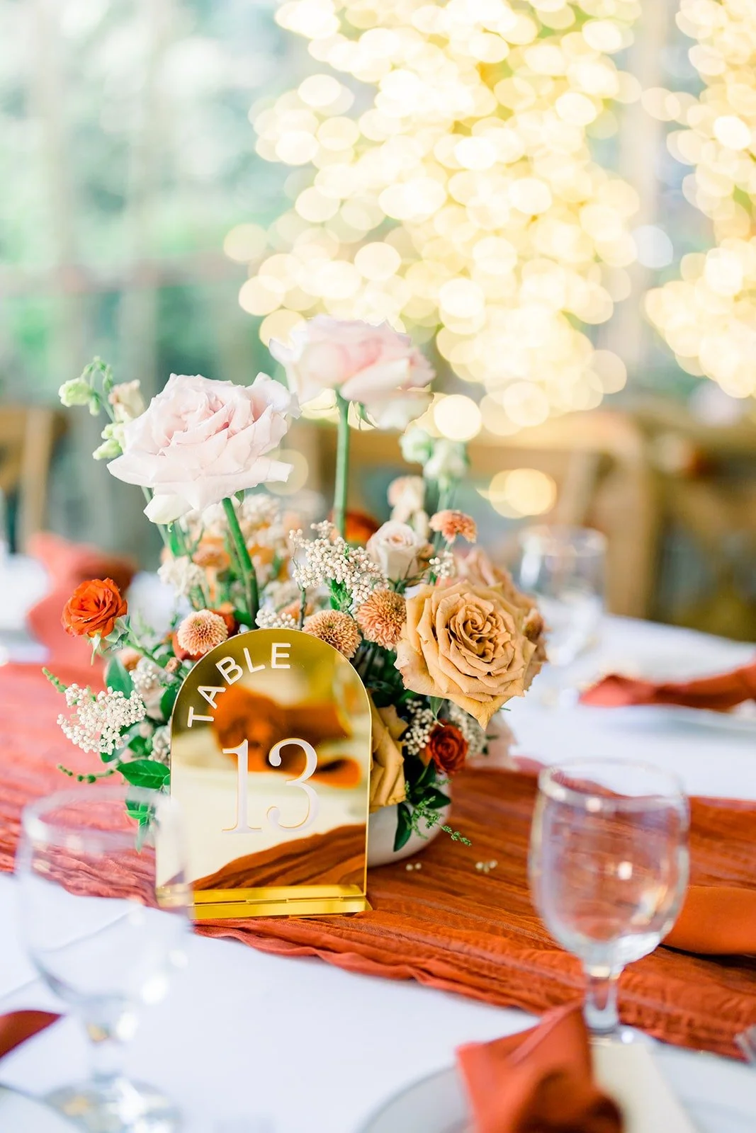 Peach and blush roses on a reception table
