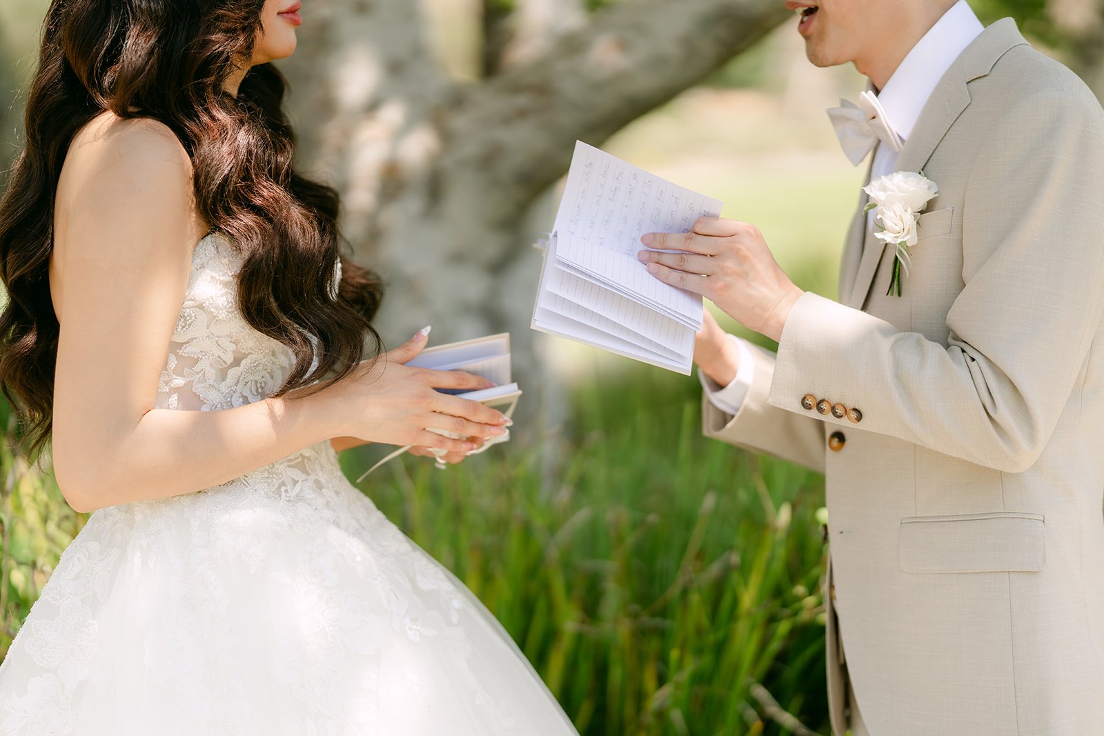Sandra holding her vows as Kevin reads his, photographed by One and Only Production.
