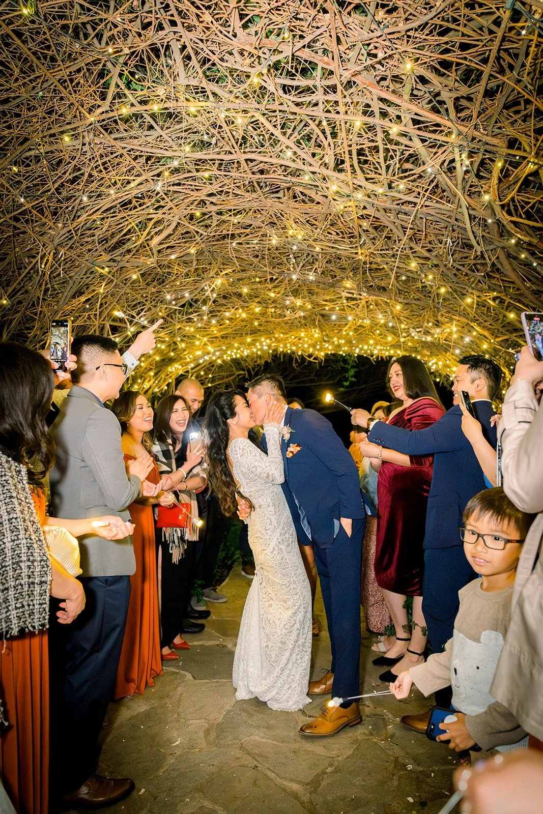 Hannah and Vincent sharing a kiss at the end of the tunnel