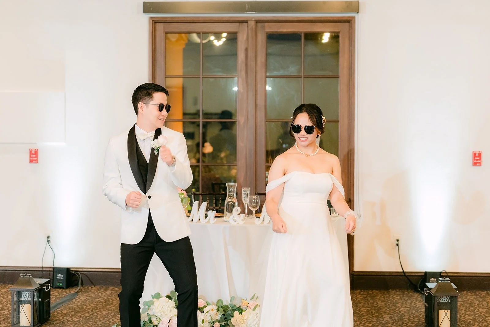 Chungman in sunglasses hyping up the crowd during the couple duet