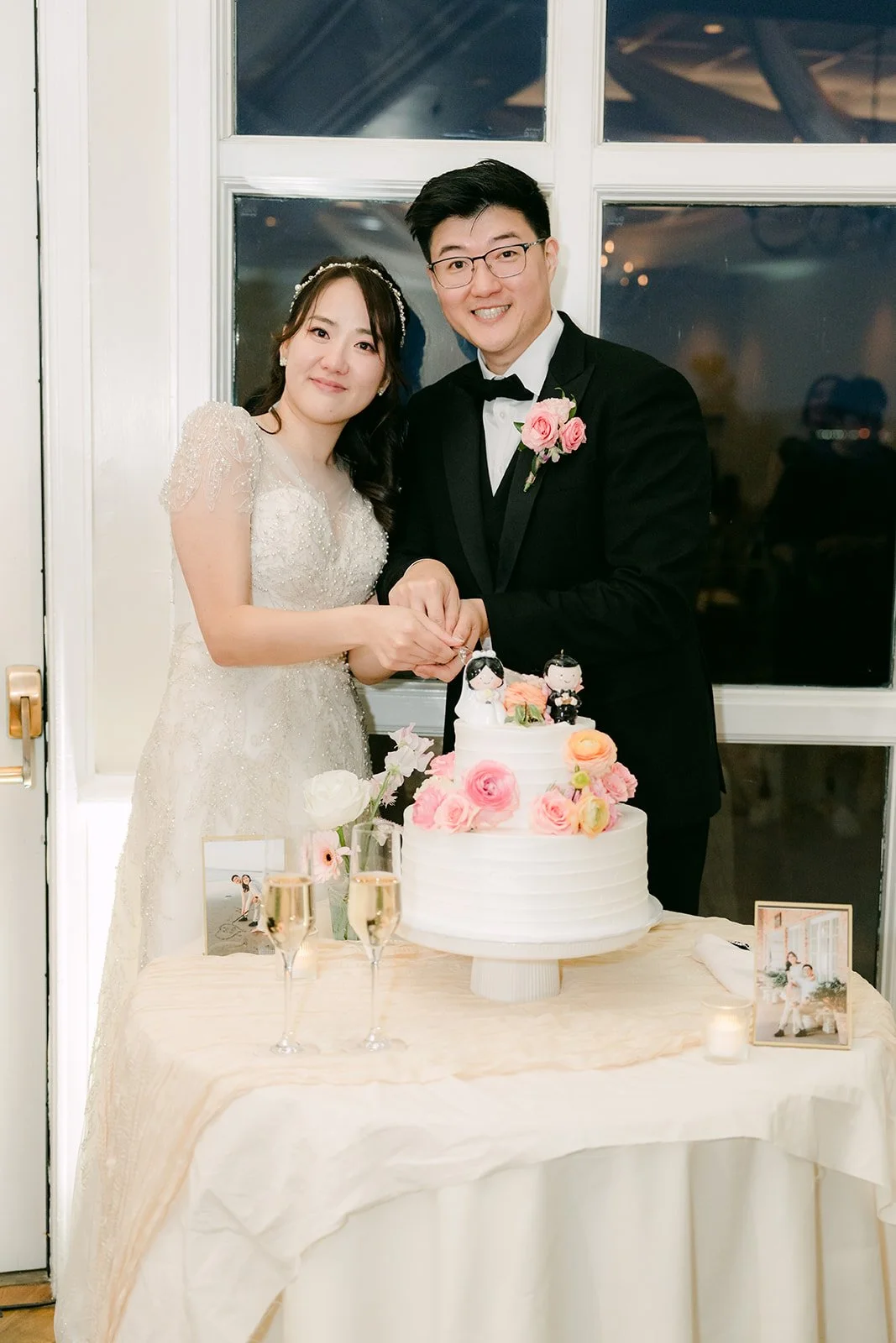 Judy and Joshua cutting their cake