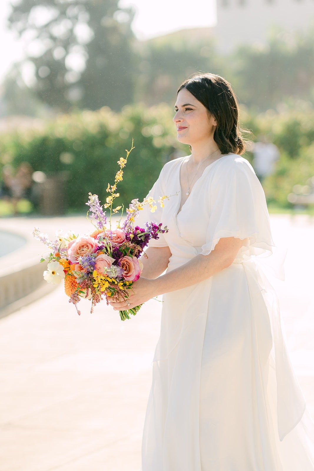 Jessie walking up with her peach and violet bouquet