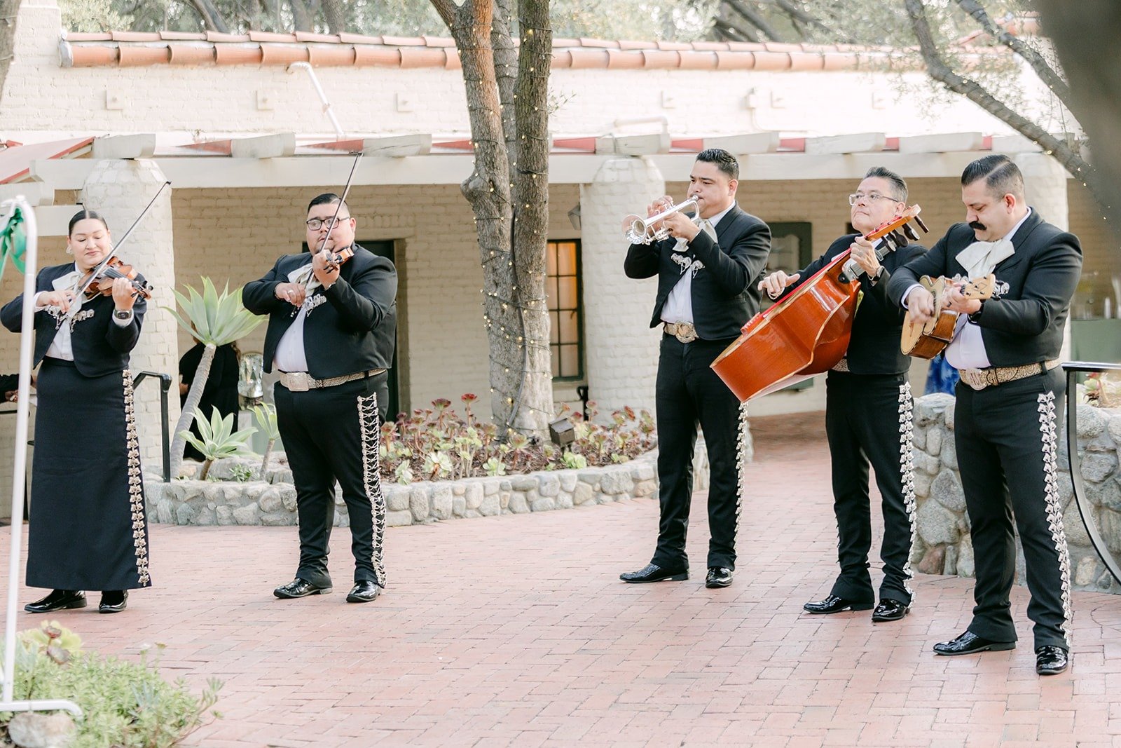 Mariachi Antiguo de Mexico playing in the courtyard before the ceremony