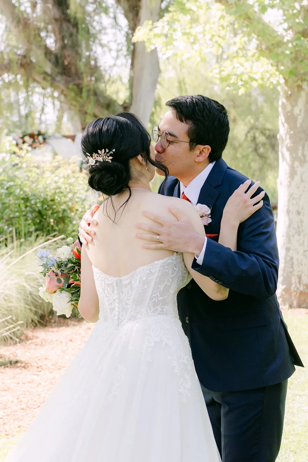 Jonathan kissing Yishan on the cheek in the garden
