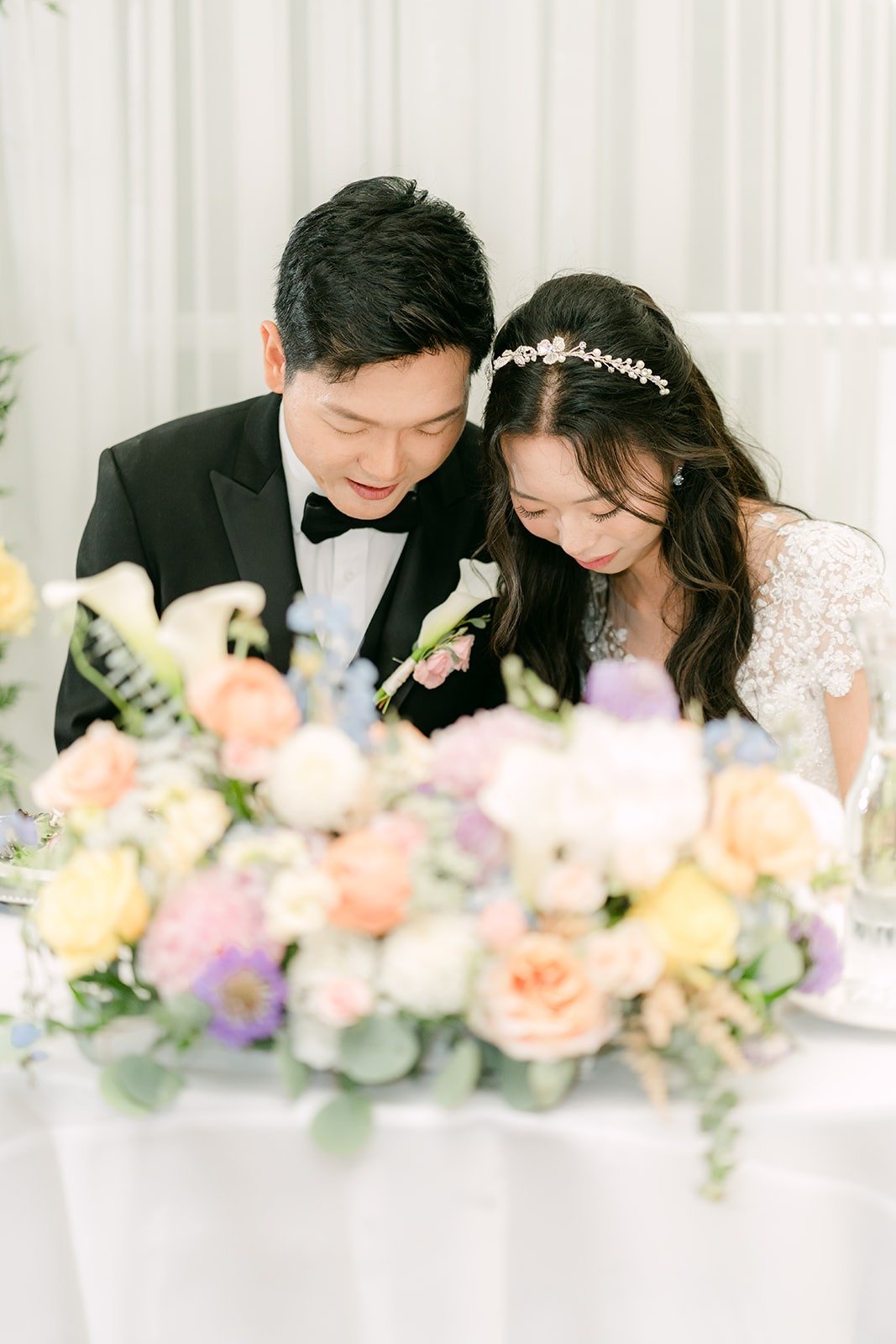 Jeannie and Eunsang laughing at the sweetheart table