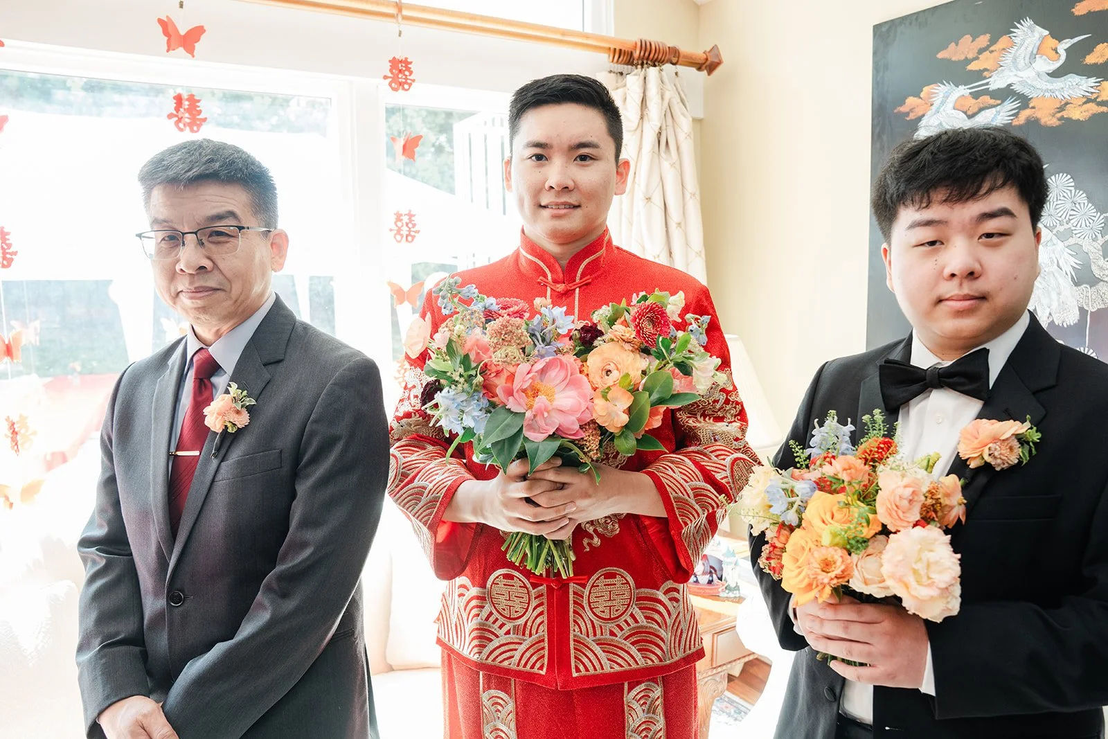 Henrik holding the bouquet as the door game begins.