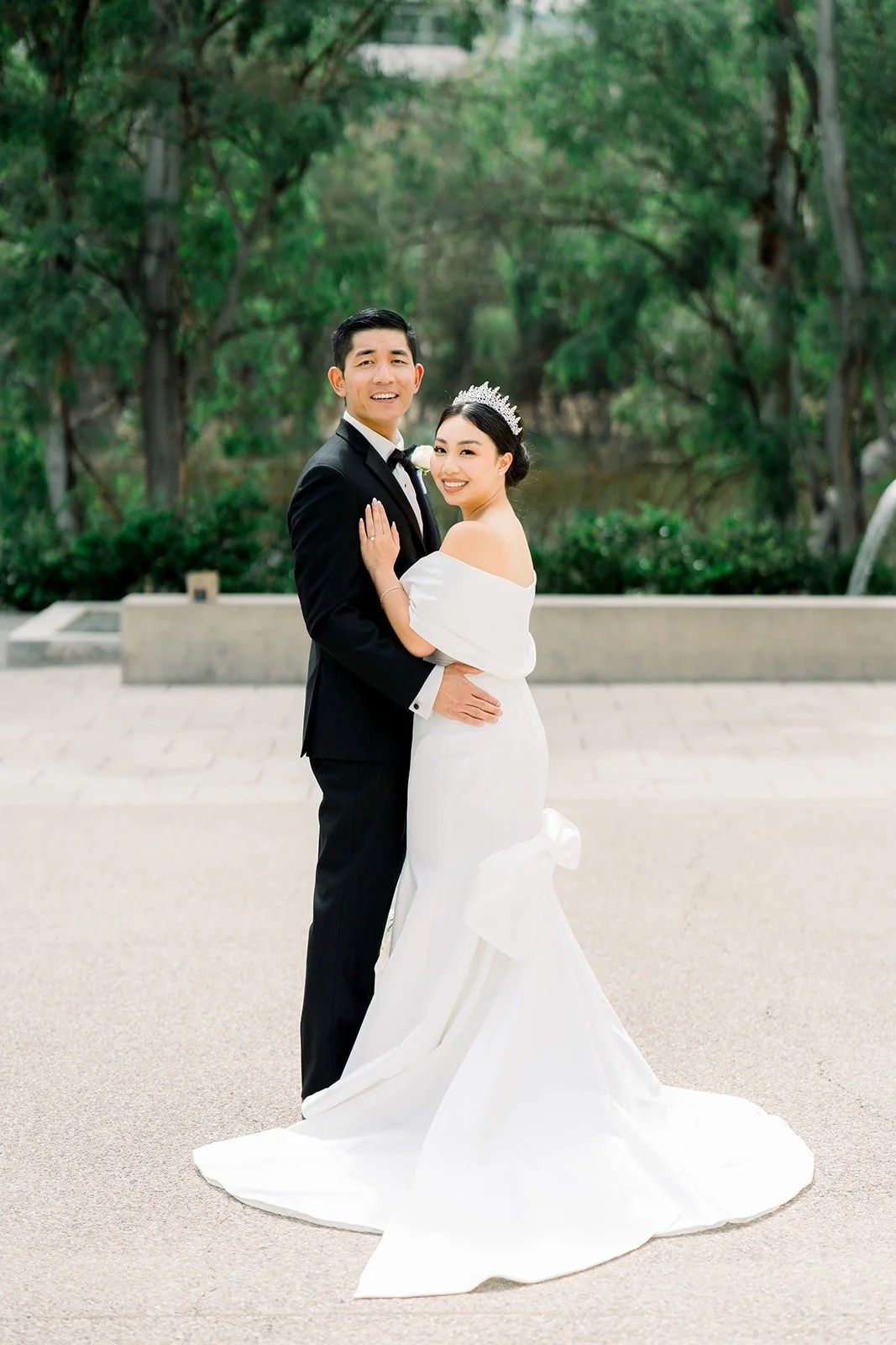 Steven holds Jacinda close in the courtyard