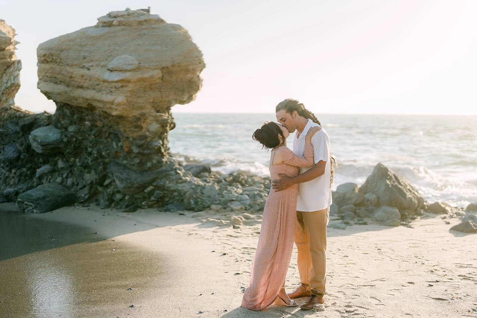 Michael kissing Amy in front of Table Rock.