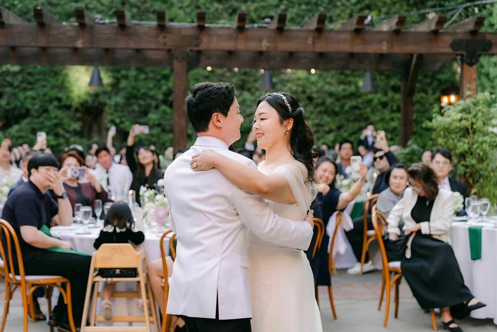 Chorok and Min Soo smiling through their first dance