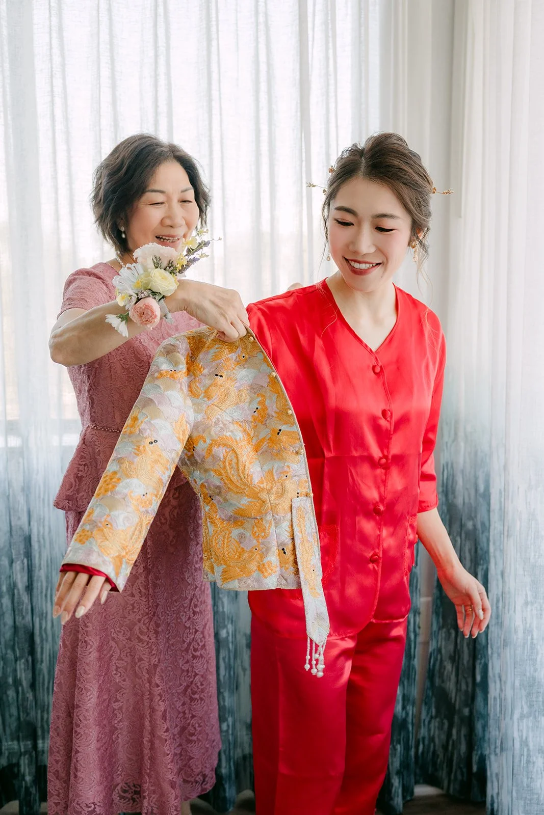 Christie's mom helps her into her gold embroidered qun kwa at the Renaissance Newport Beach Hotel.