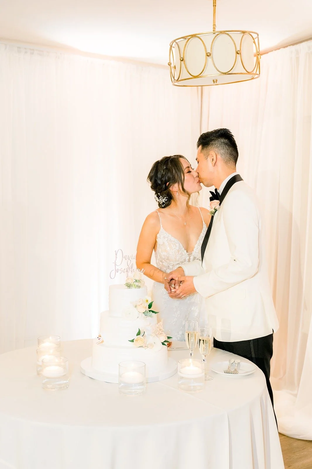 Josephine and David kissing at the cake table