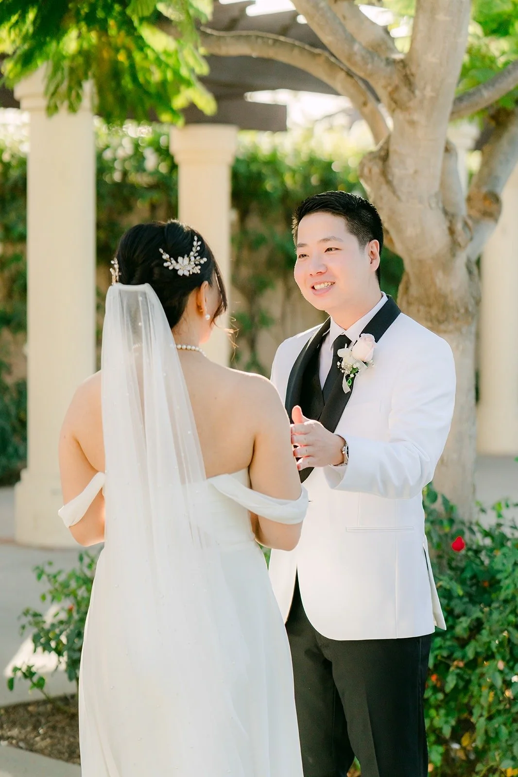 Chungman turning to see Ivy for the first time