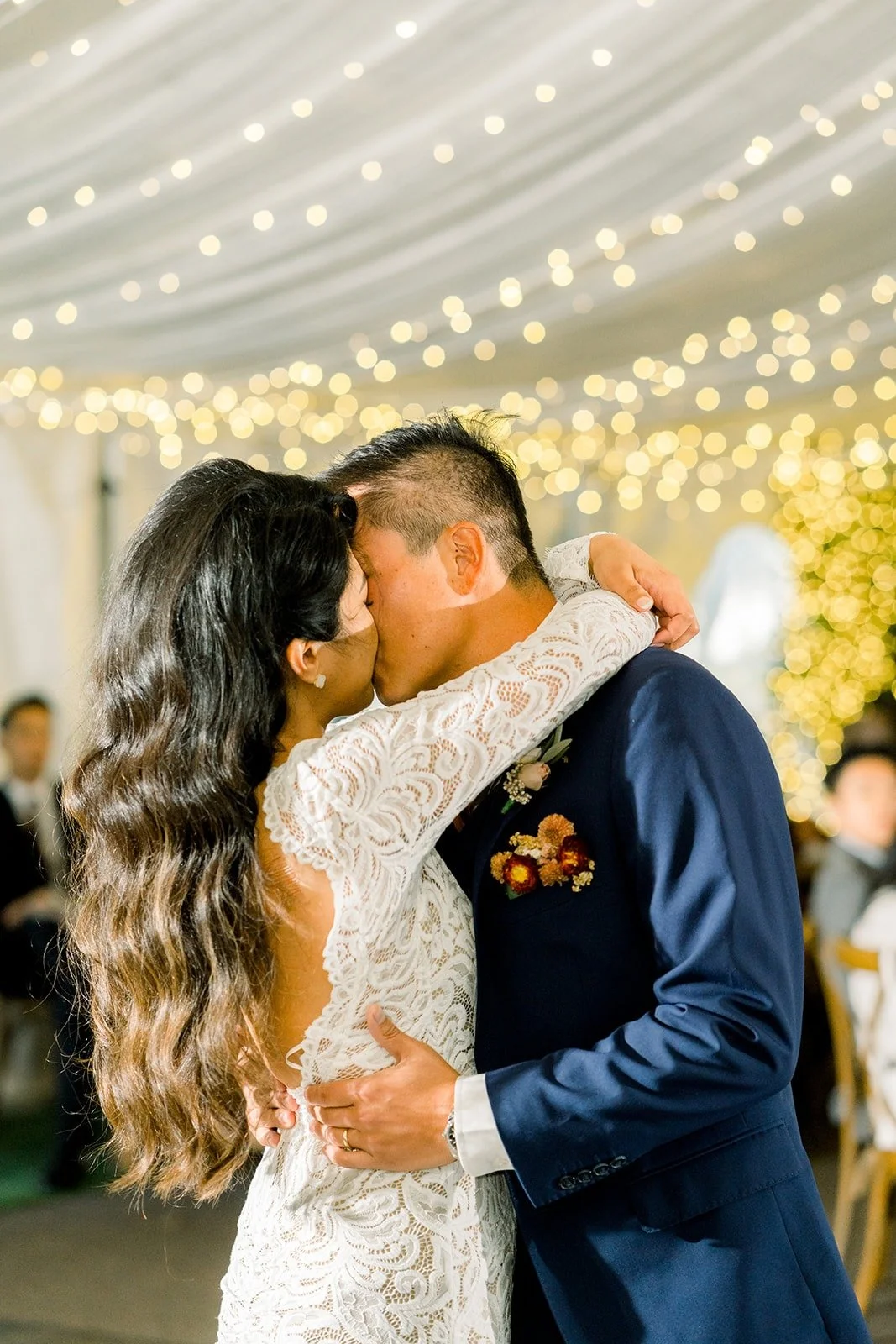 Hannah and Vincent sharing a kiss during their first dance