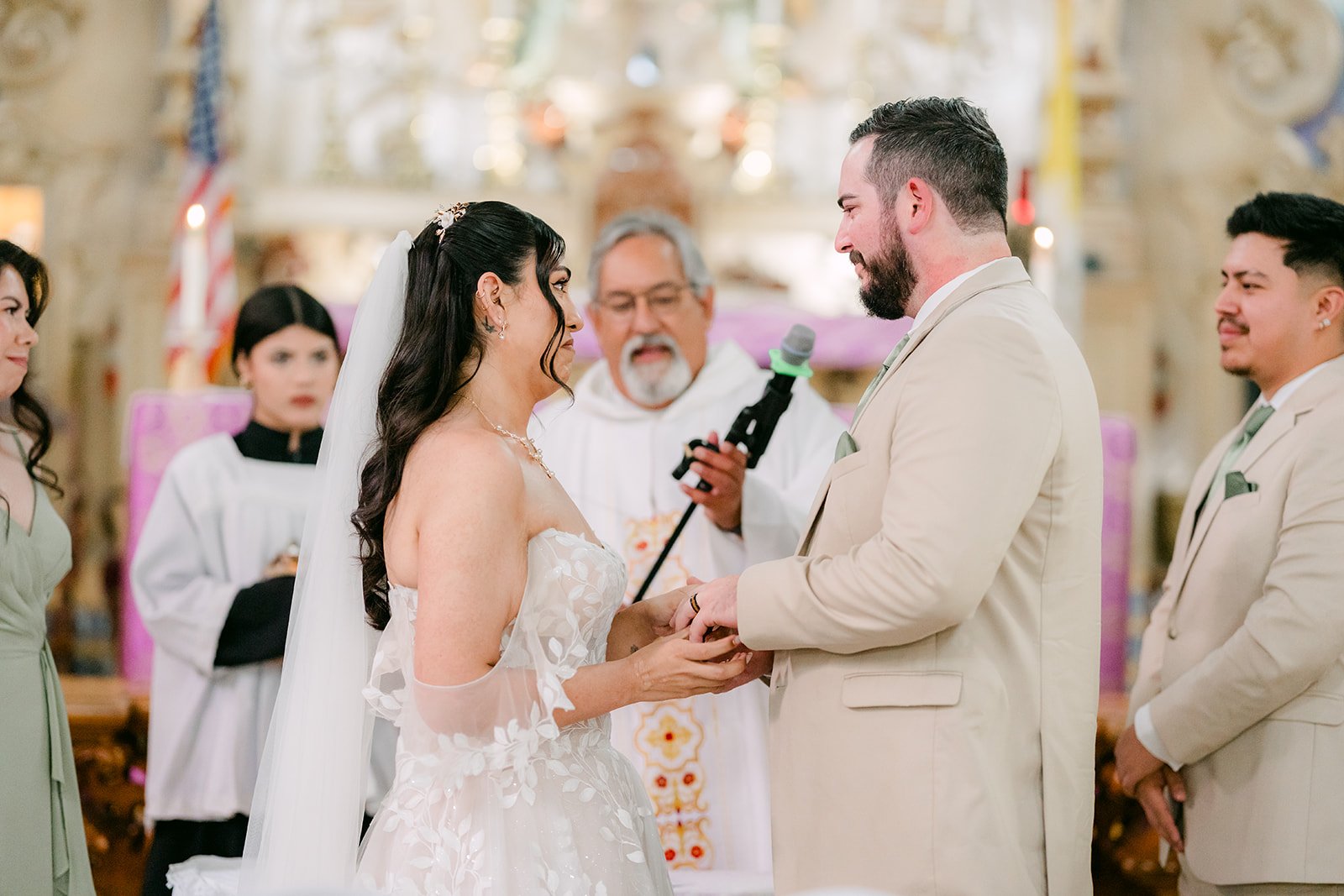 Fernanda and Cody exchanging rings.