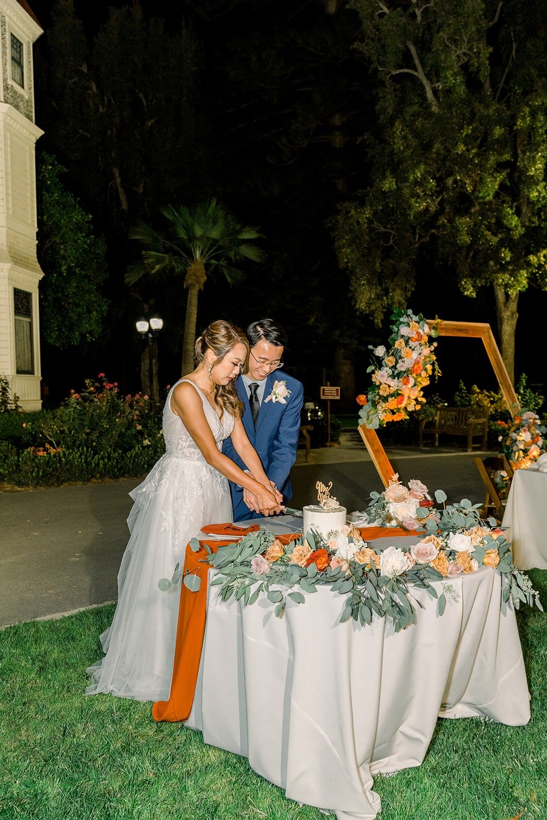 Ariel and Alex cutting their cake