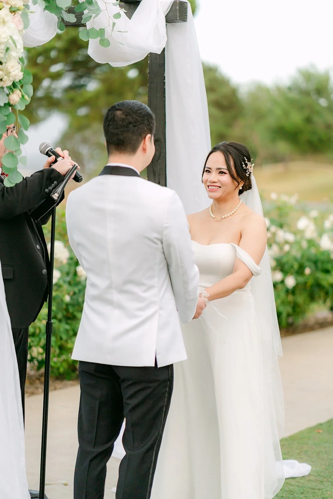 Pastor Stan leading the ceremony as Ivy and Chungman hold hands