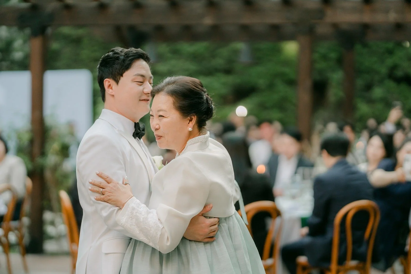 Min Soo dancing with a family member in hanbok